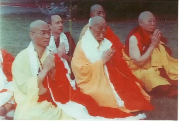 世界僧王悟明长老 圆寂坐缸永留全身舍利