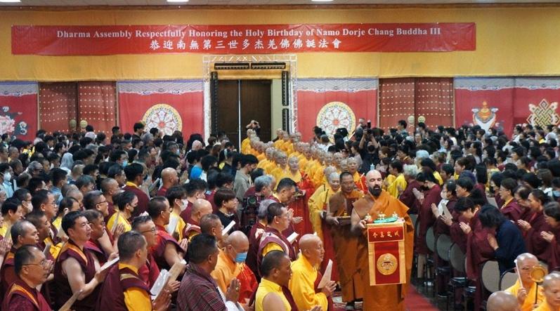 2026年 欢庆南无第三世多杰羌佛佛诞 《南无第三世多杰羌佛经藏总集》新卷面世 海内外千人共沐正法