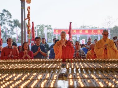 迎新春! 万灯供佛觉行圆满 初六觉行寺庆动工祈福