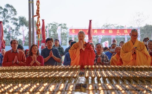 迎新春! 万灯供佛觉行圆满 初六觉行寺庆动工祈福